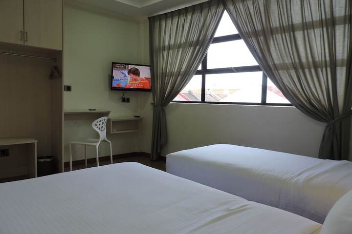 Room 8 of 43