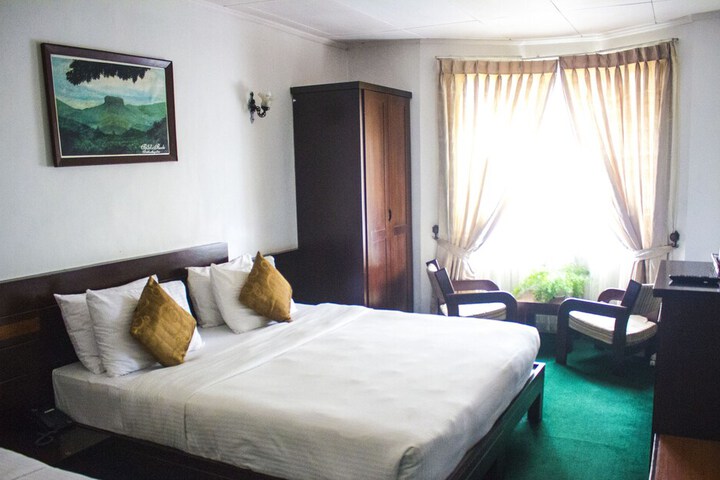 Room 12 of 38
