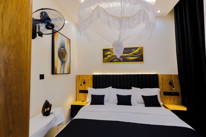 Room 33 of 94