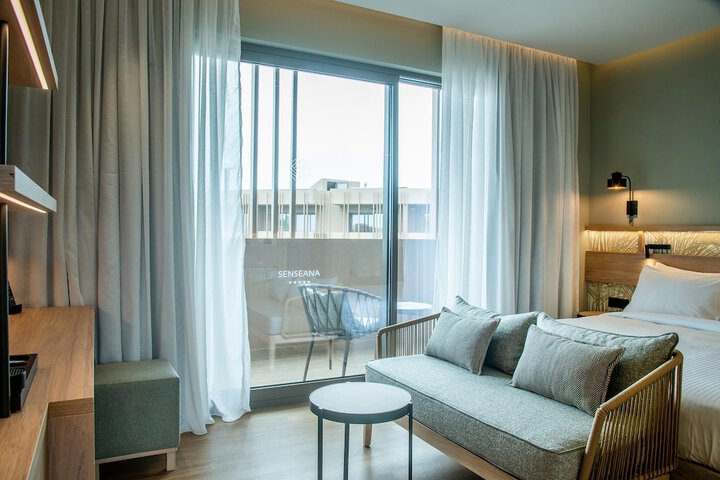 Room 42 of 328