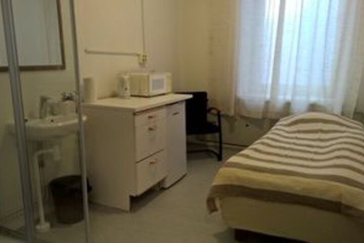 Room 6 of 14