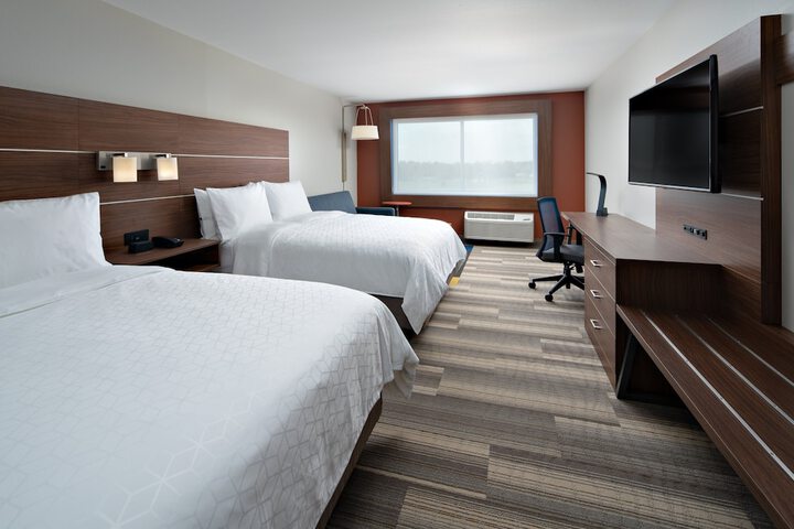 2 Queen Beds (5 of 9)