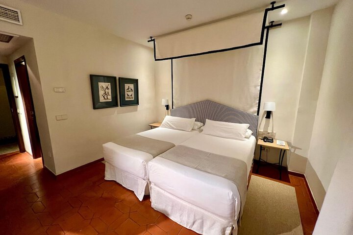 Room 11 of 34