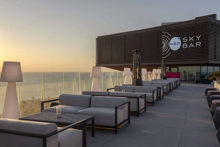Lounge 204 of 259