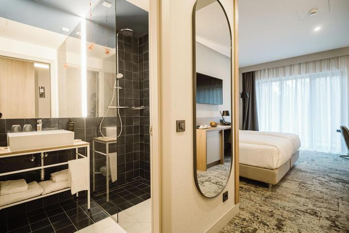 Room 15 of 58