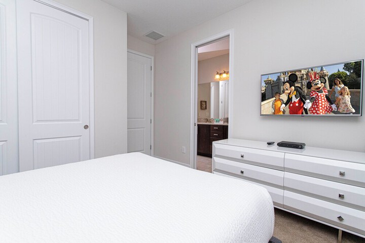 Room 25 of 53