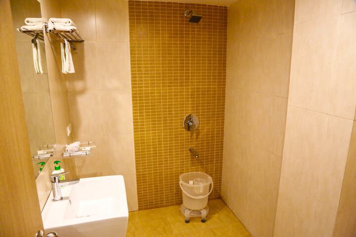 Room 11 of 42