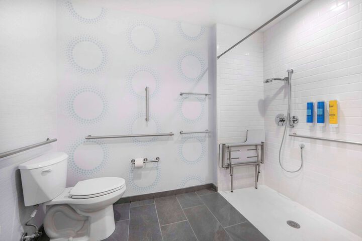2 Queen Beds with Walk in Shower (8 of 12)