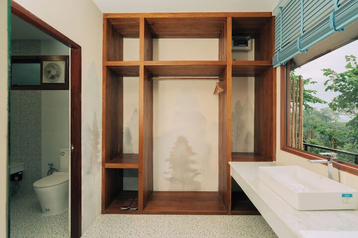 Room 50 of 94