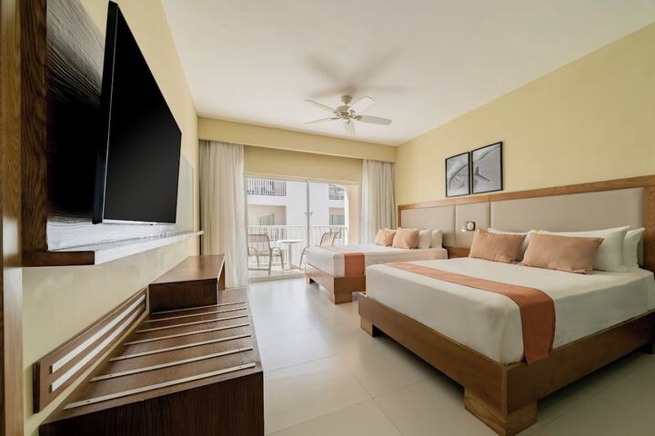 Room 18 of 132