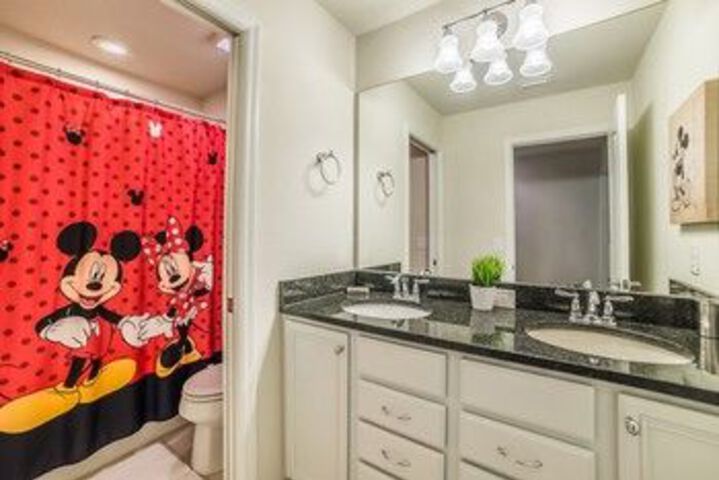 Room 2 of 32