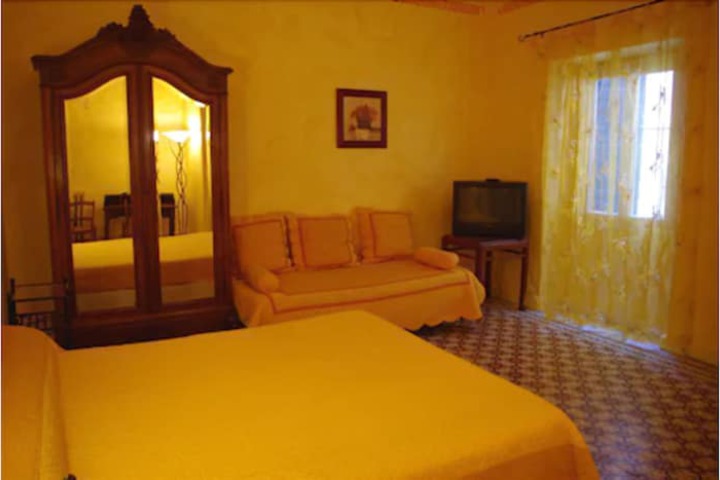 Room 28 of 47
