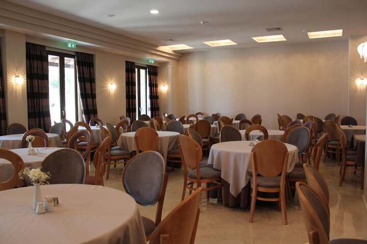 Ballroom/Hall 36 of 45