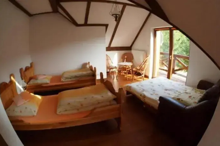 Room 3 of 9