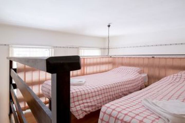 Room 143 of 322