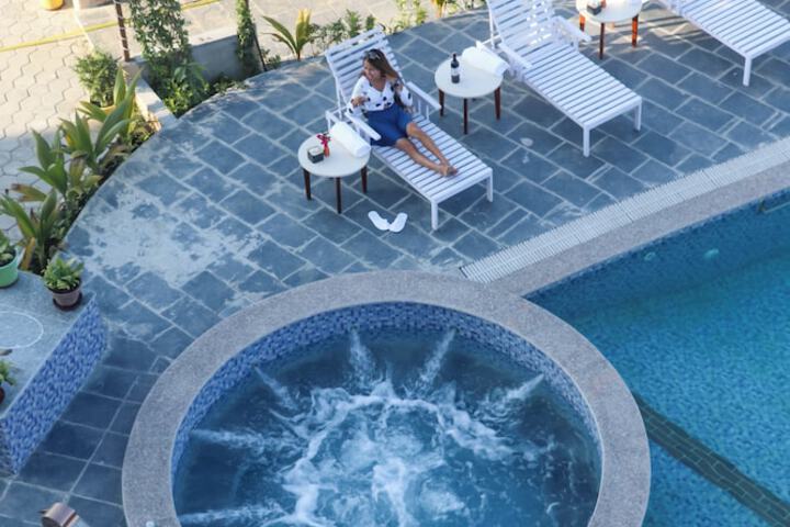 Pool 7 of 9