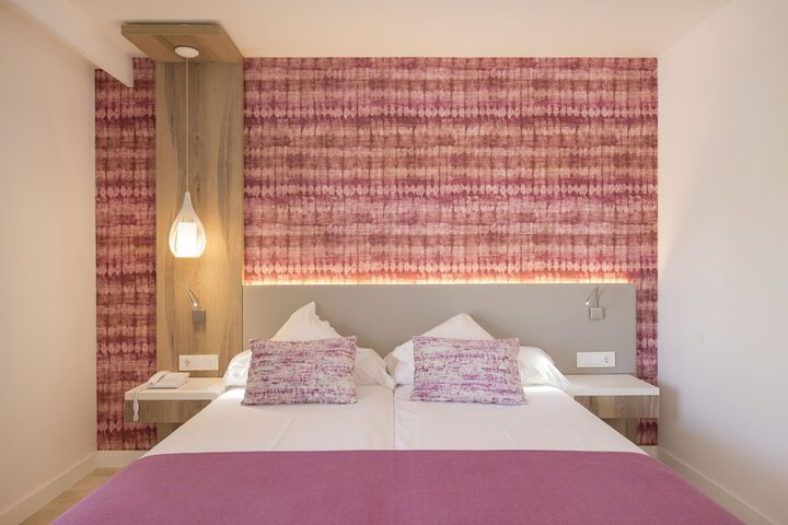 Room 16 of 80