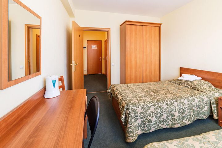 Room 16 of 33