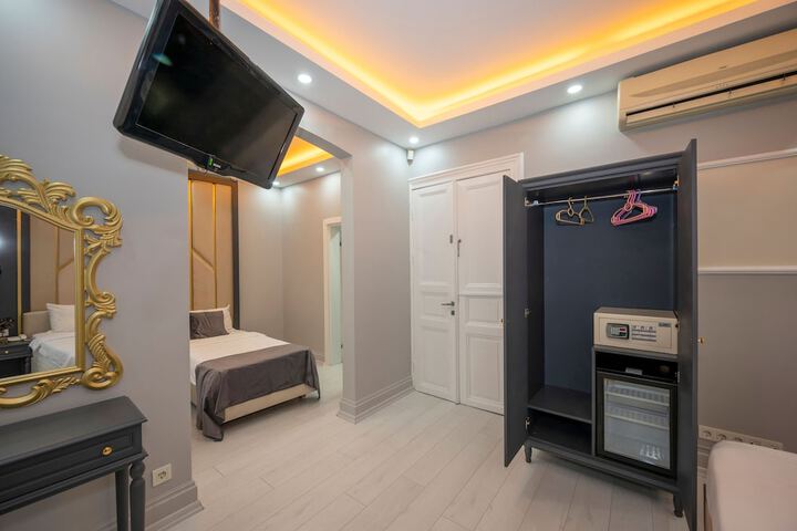 Room 4 of 62