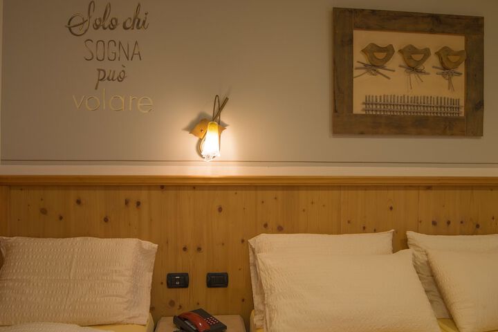 Room 6 of 44