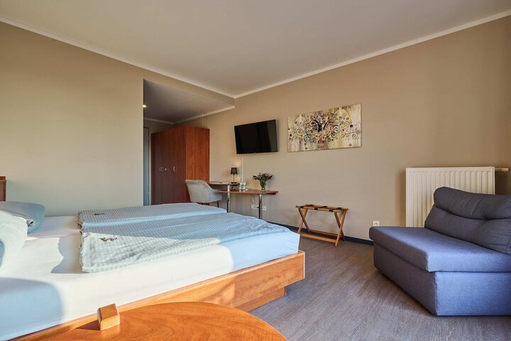 Room 7 of 25
