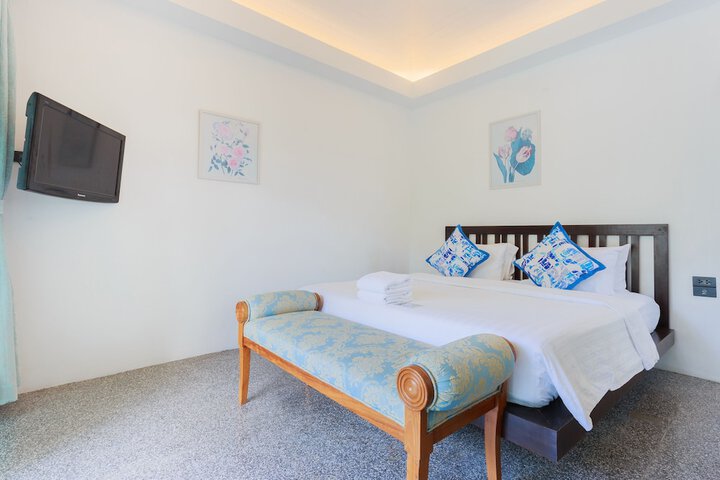 Room 4 of 209