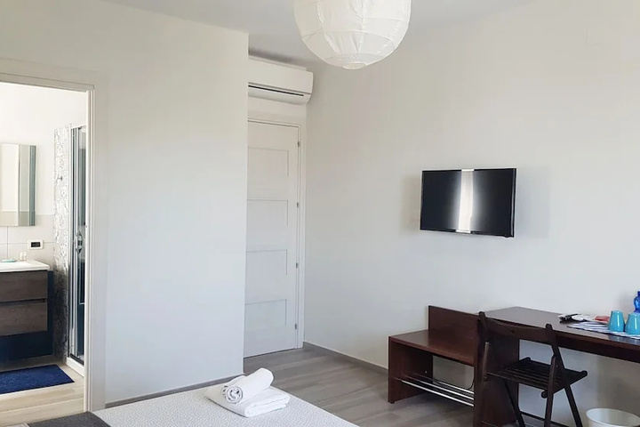Room 5 of 10