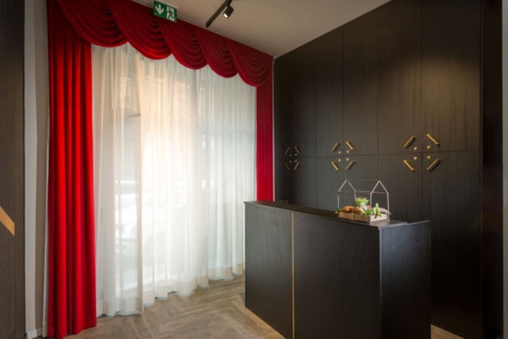 Room 9 of 44