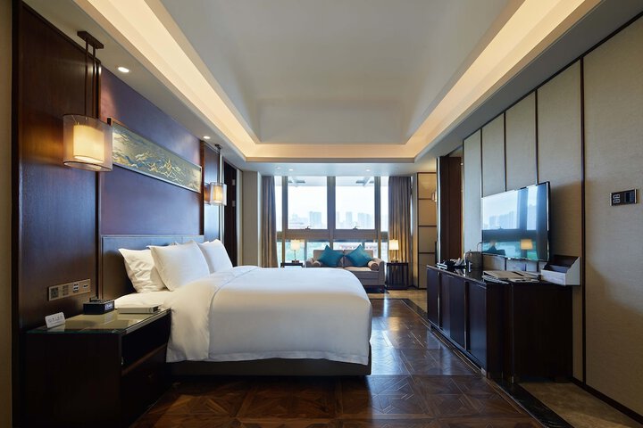 Room 30 of 93