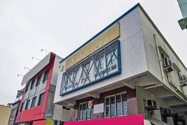 Collection O Royce Studios Near Pune Airport