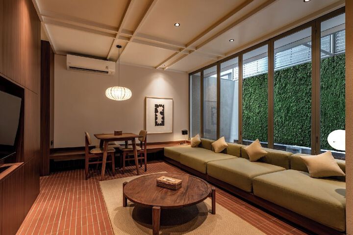 Room 9 of 18