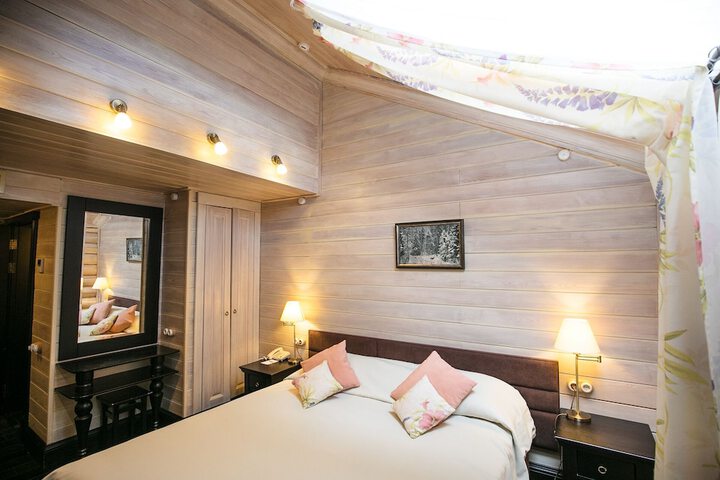Room 4 of 169