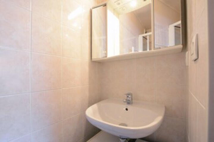 Room 4 of 17