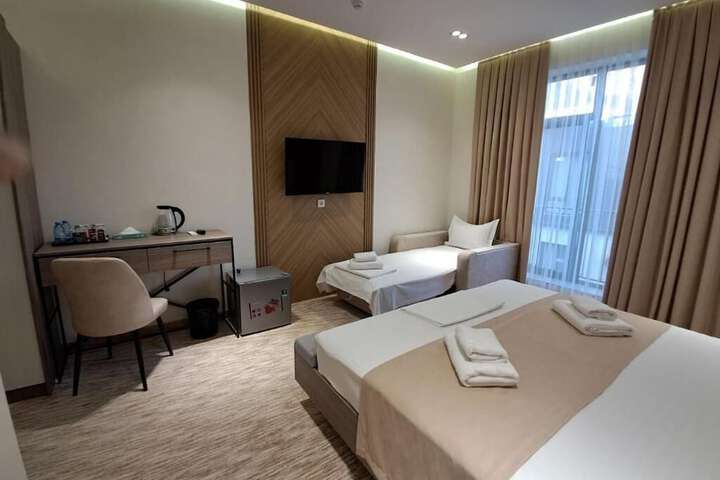 Room 32 of 60
