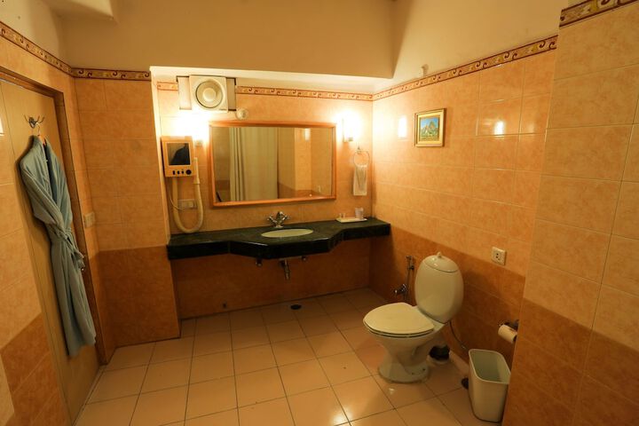 Room 38 of 60