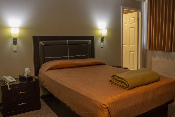 Room 5 of 40
