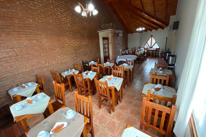 Dining 10 of 12