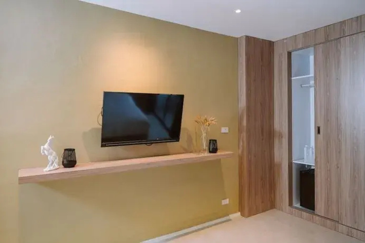 Room 5 of 27