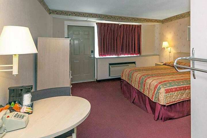 Hotel Suite Photo