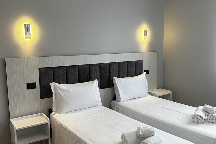 Room 6 of 23