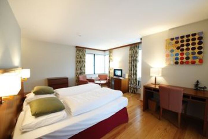Room 13 of 28