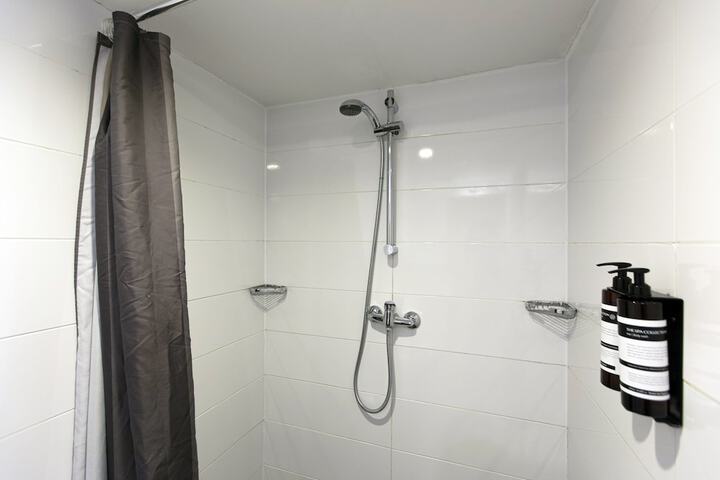 Room 52 of 59