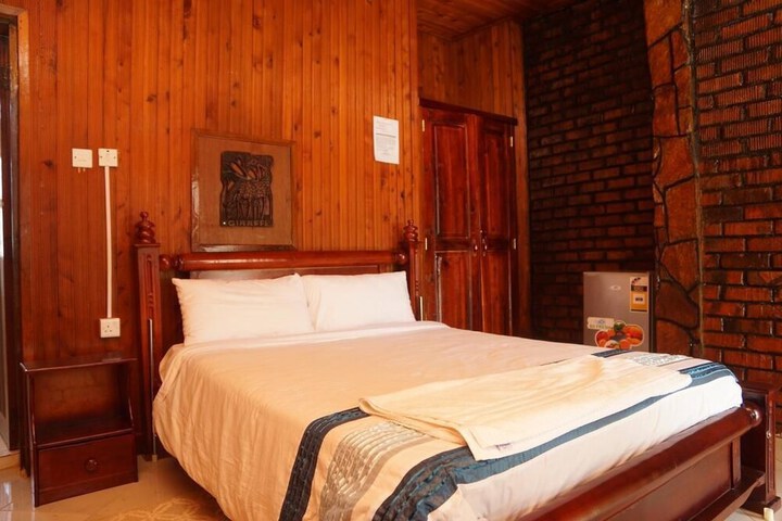 Room 9 of 23