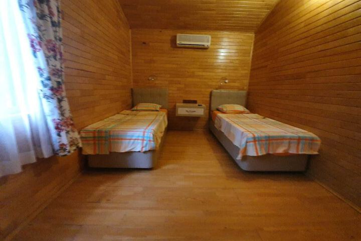 Room 2 of 80