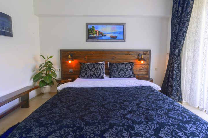 Room 12 of 28