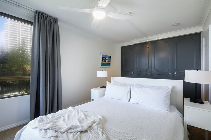 Room 9 of 80