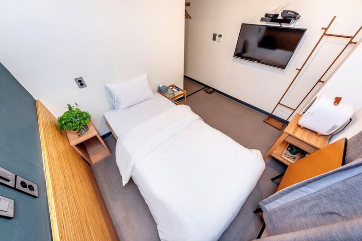 Room 22 of 34