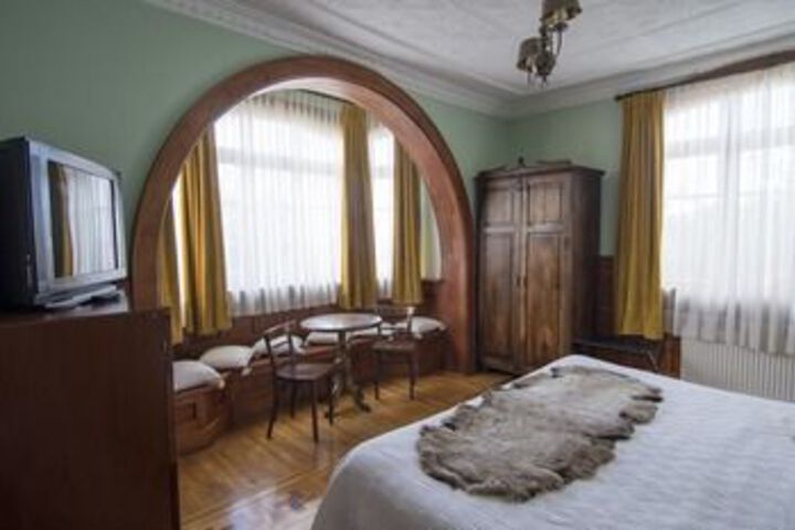 Room 24 of 32