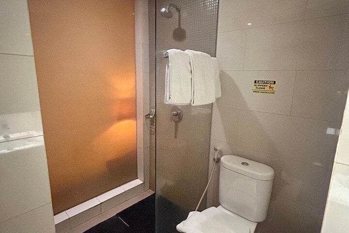 Room 20 of 49