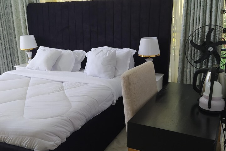 Room 17 of 36